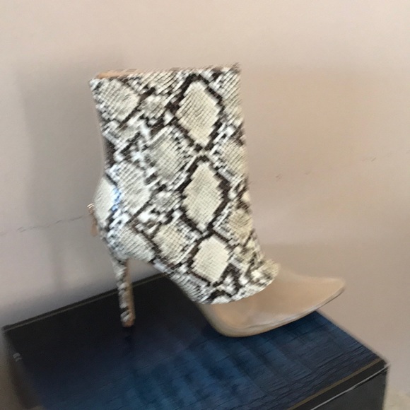 Boot - Picture 2 of 4